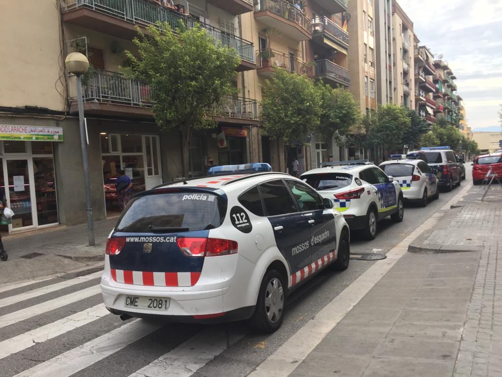 Diferents vehicles policials durant l'actuació d'ahir. Foto: Policia Local de Mataró